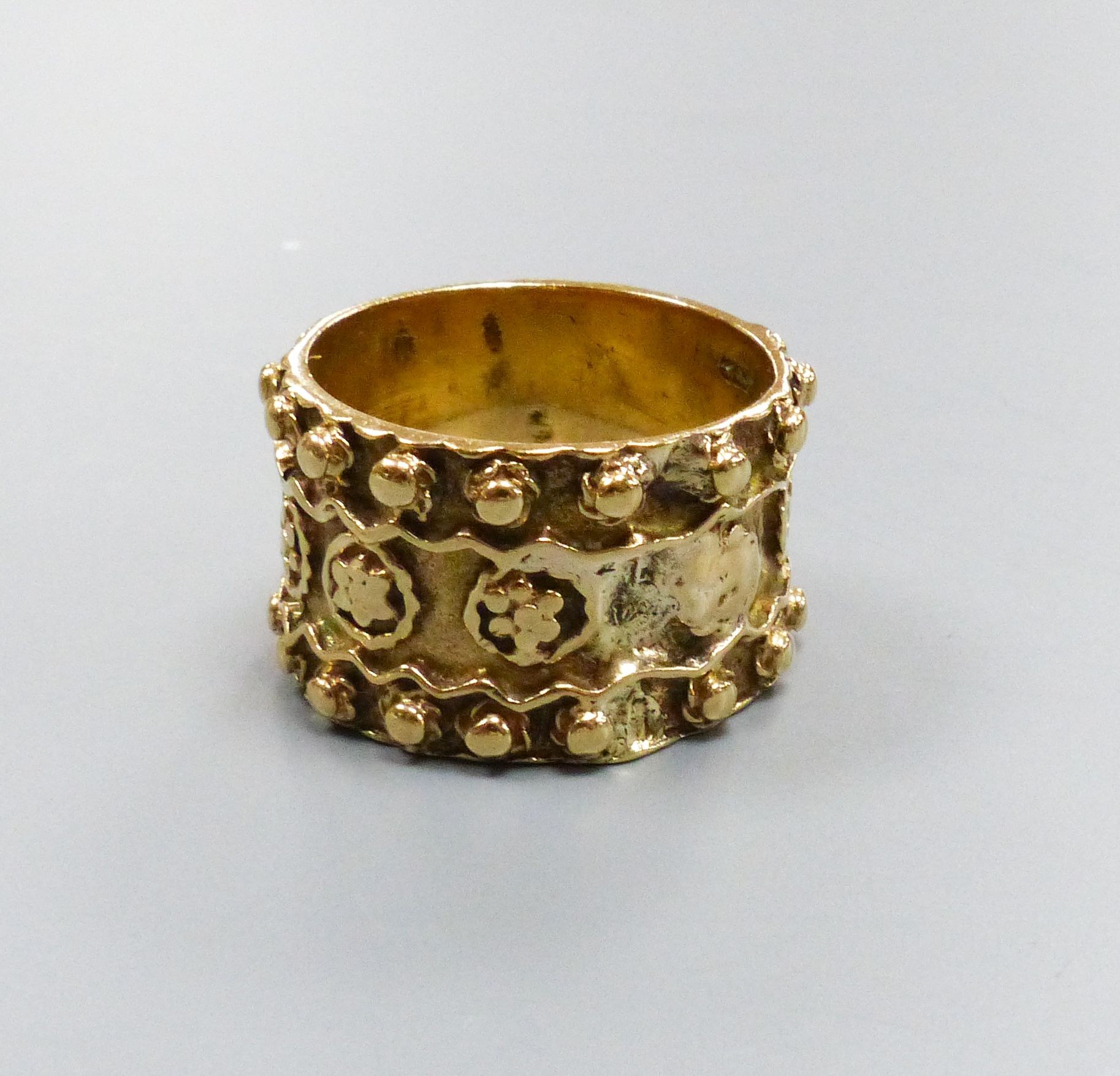 A yellow gold bead and flower-decorated ring (indistinct hallmarks), size N, 8.4 grams.